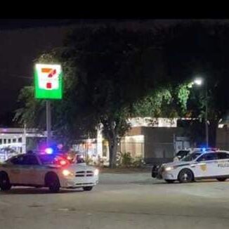 Armed robbers at 7-Eleven